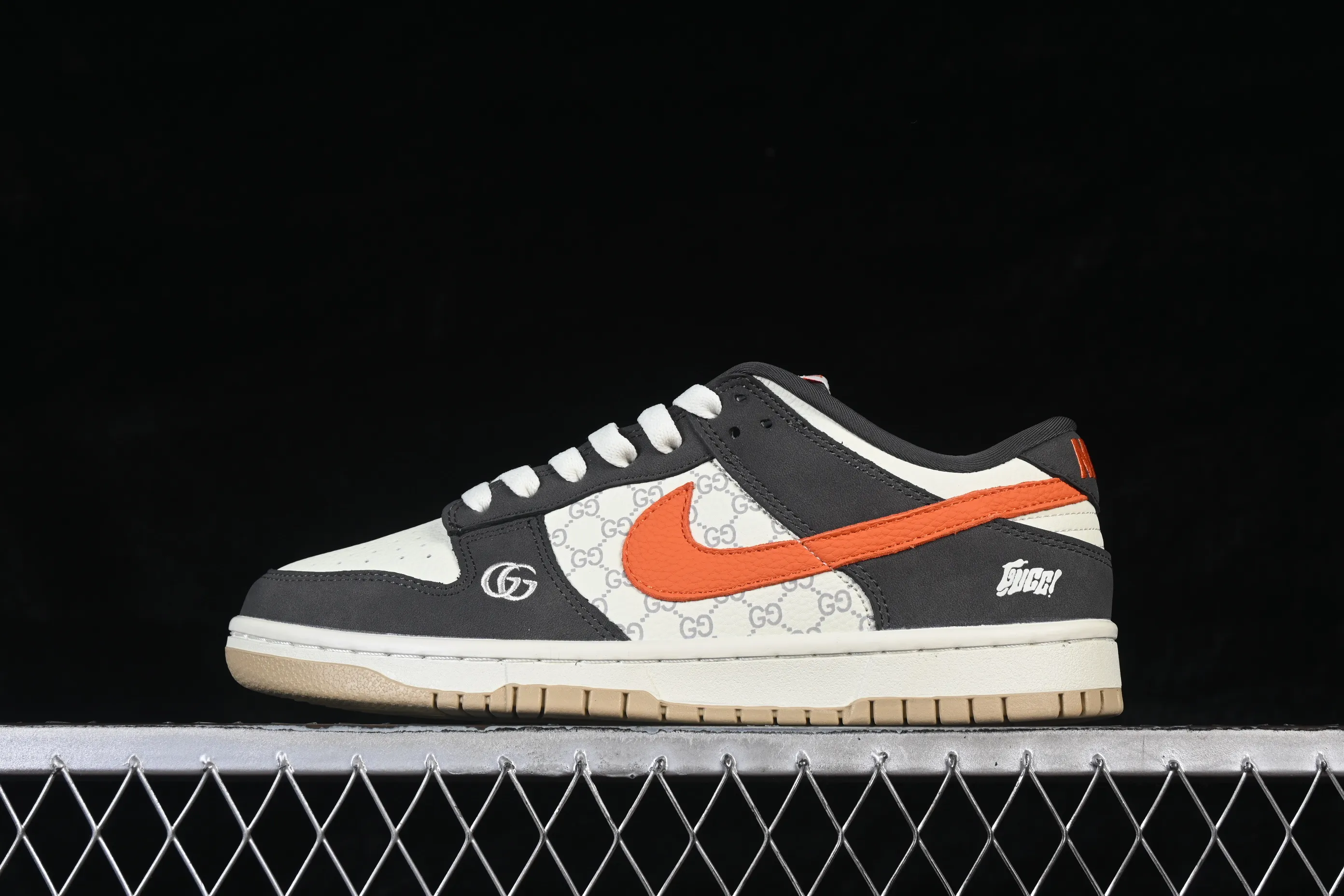 All categories Nk SB Dunk Series Nk SB Dunk Low High-end customized low-top sneakers Nike SB Dunk Low Gucci co-branded white gray orange High-end customized low-top casual sneakers YF9511-923